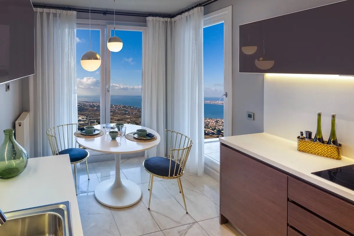 Fitted kitchen